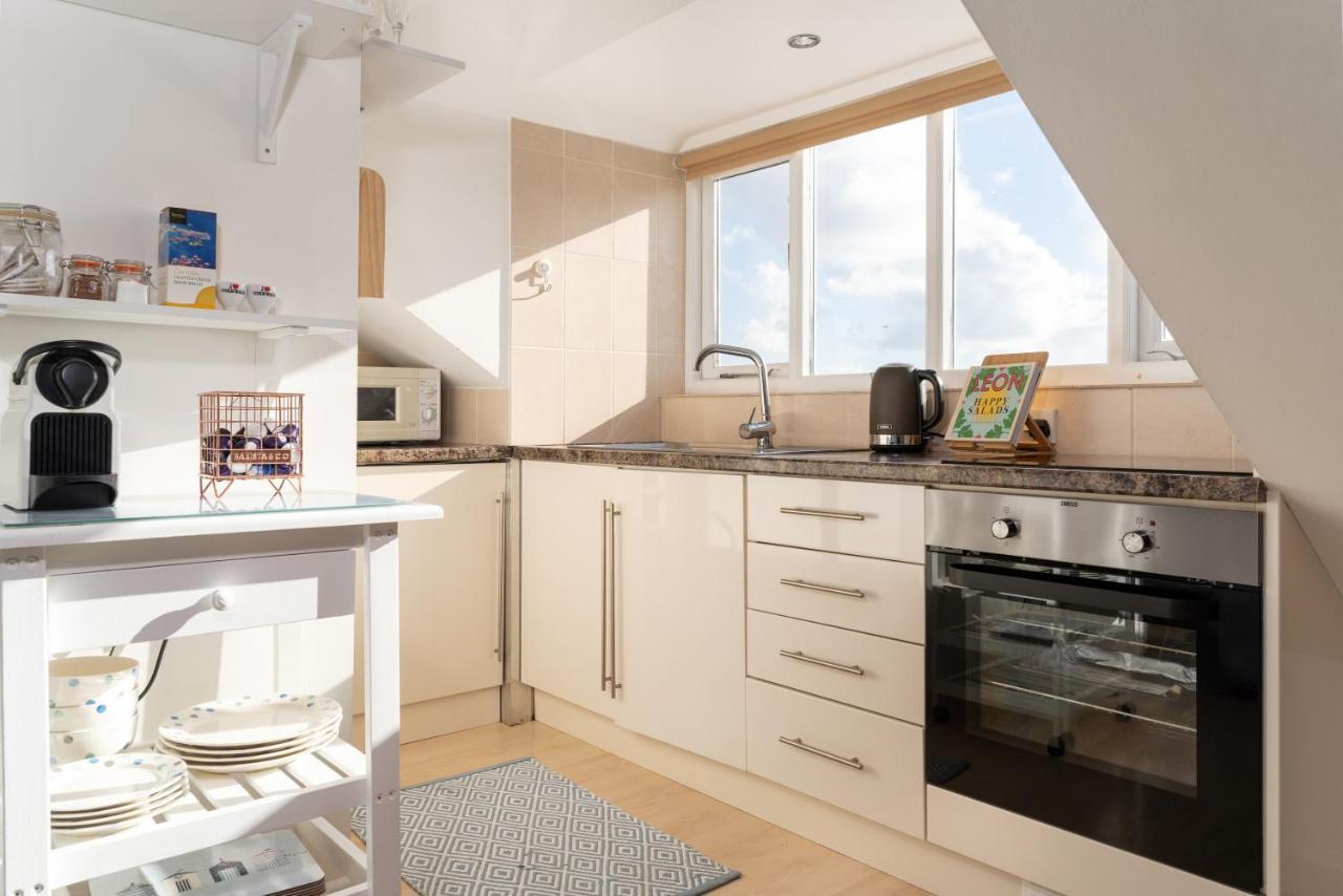 Stunning Views Over Mounts Bay With Balcony Penzance Bagian luar foto